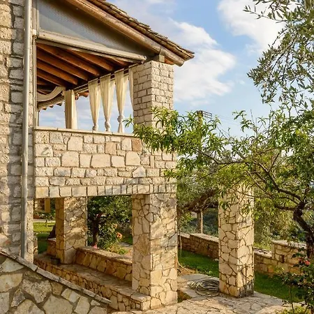 Stone Garden - Private Vacation Hideout *