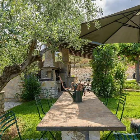 Stone Garden - Private Vacation Hideout Apartment