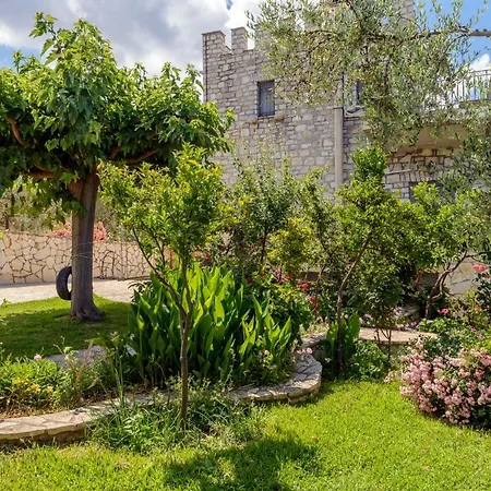 Stone Garden - Private Vacation Hideout Apartment Kalamata